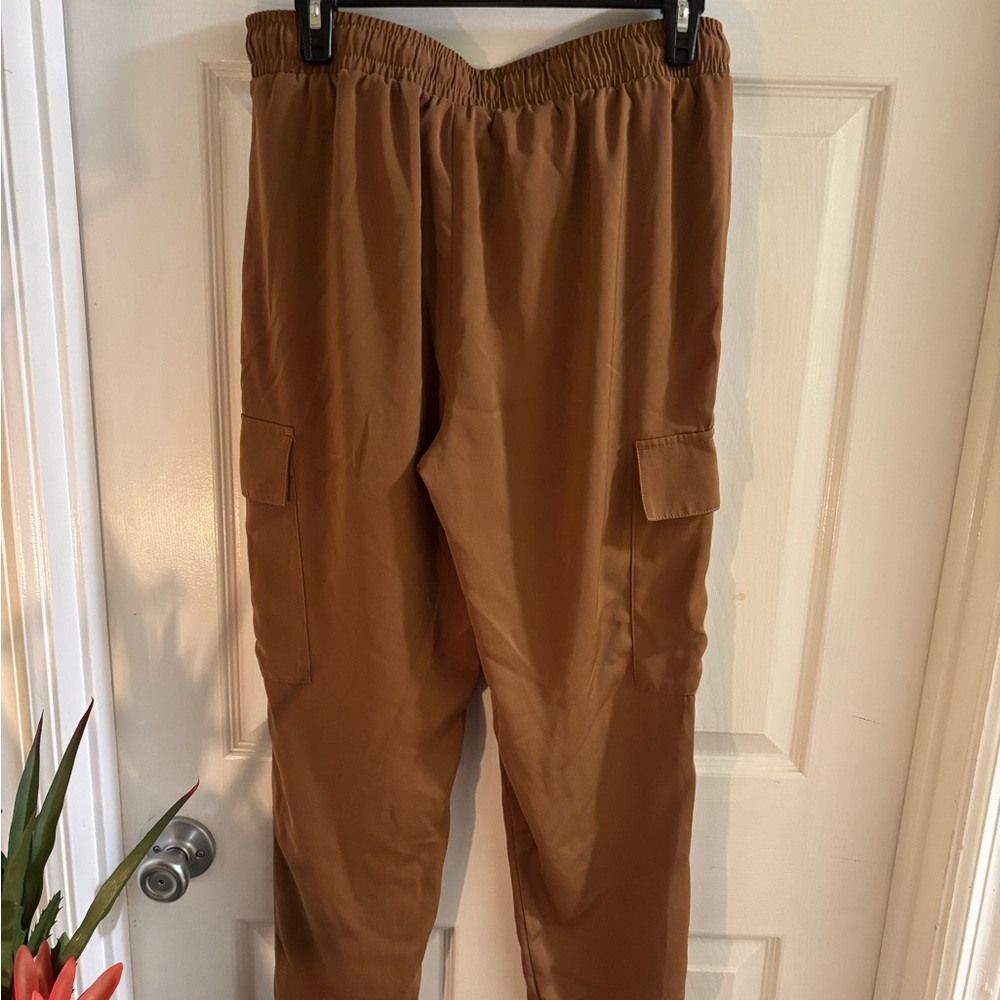 Women’s Michael Kors Tan Utility Chic Jogger Pants, Size M, Silky Polyester - Picture 2 of 8
